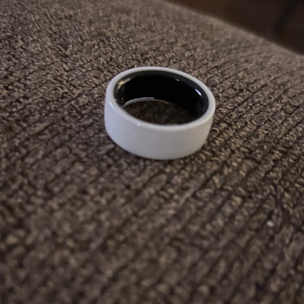 Halo Ceramic Smart Ring in White cloud.